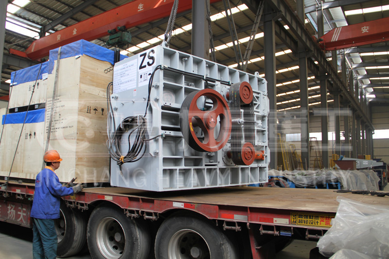 輥式制砂機(jī)發(fā)貨現(xiàn)場實(shí)拍
