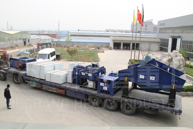 礦山破碎機(jī),大型礦山破碎機(jī),大型礦山破碎機(jī)應(yīng)用材料,大型礦山破碎機(jī)設(shè)備優(yōu)勢(shì)